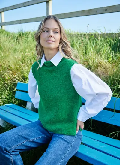 Fisherman Alpaca Roll Neck Vest in Kelly Green 